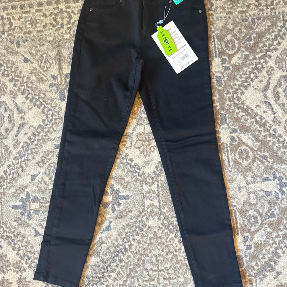 1822 Denim Women's Classic Black Skinny Jeans